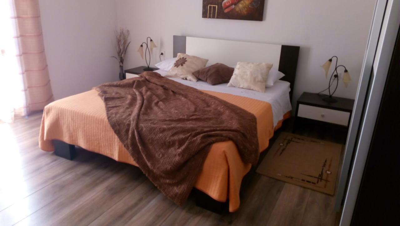 Apartment Exclusive Annex Ровінь Екстер'єр фото