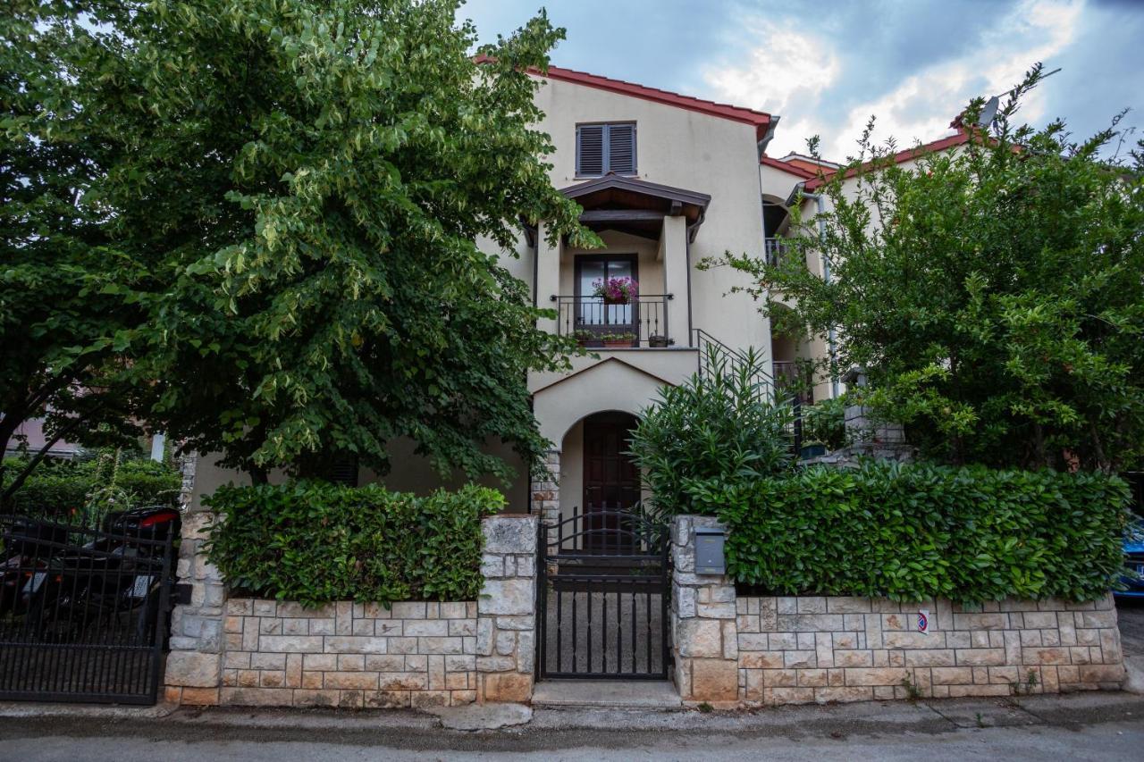 Apartment Exclusive Annex Ровінь Екстер'єр фото