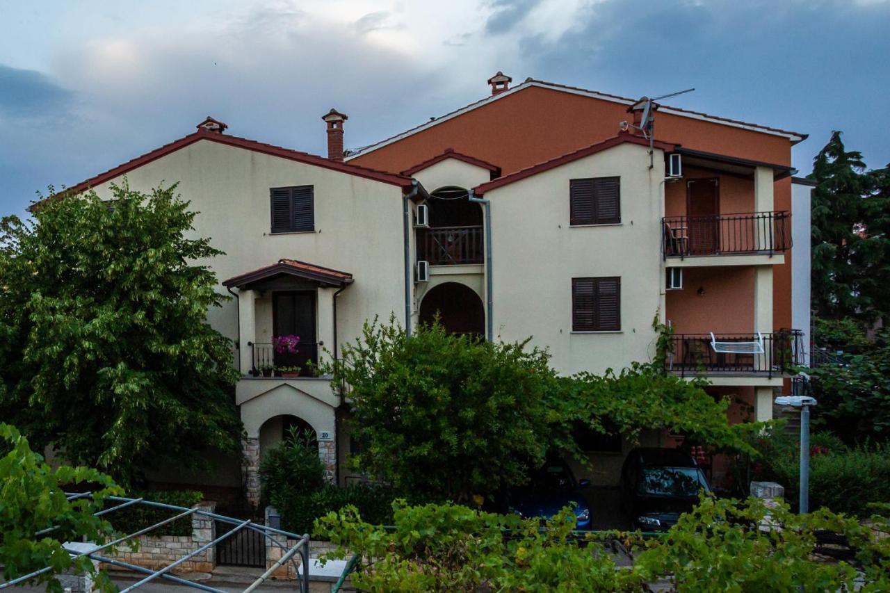 Apartment Exclusive Annex Ровінь Екстер'єр фото