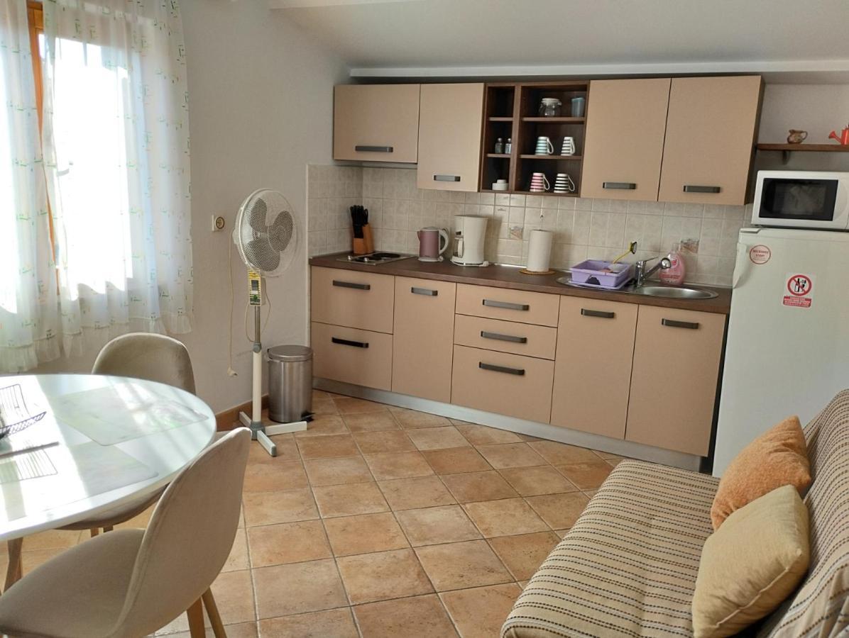 Apartment Exclusive Annex Ровінь Екстер'єр фото