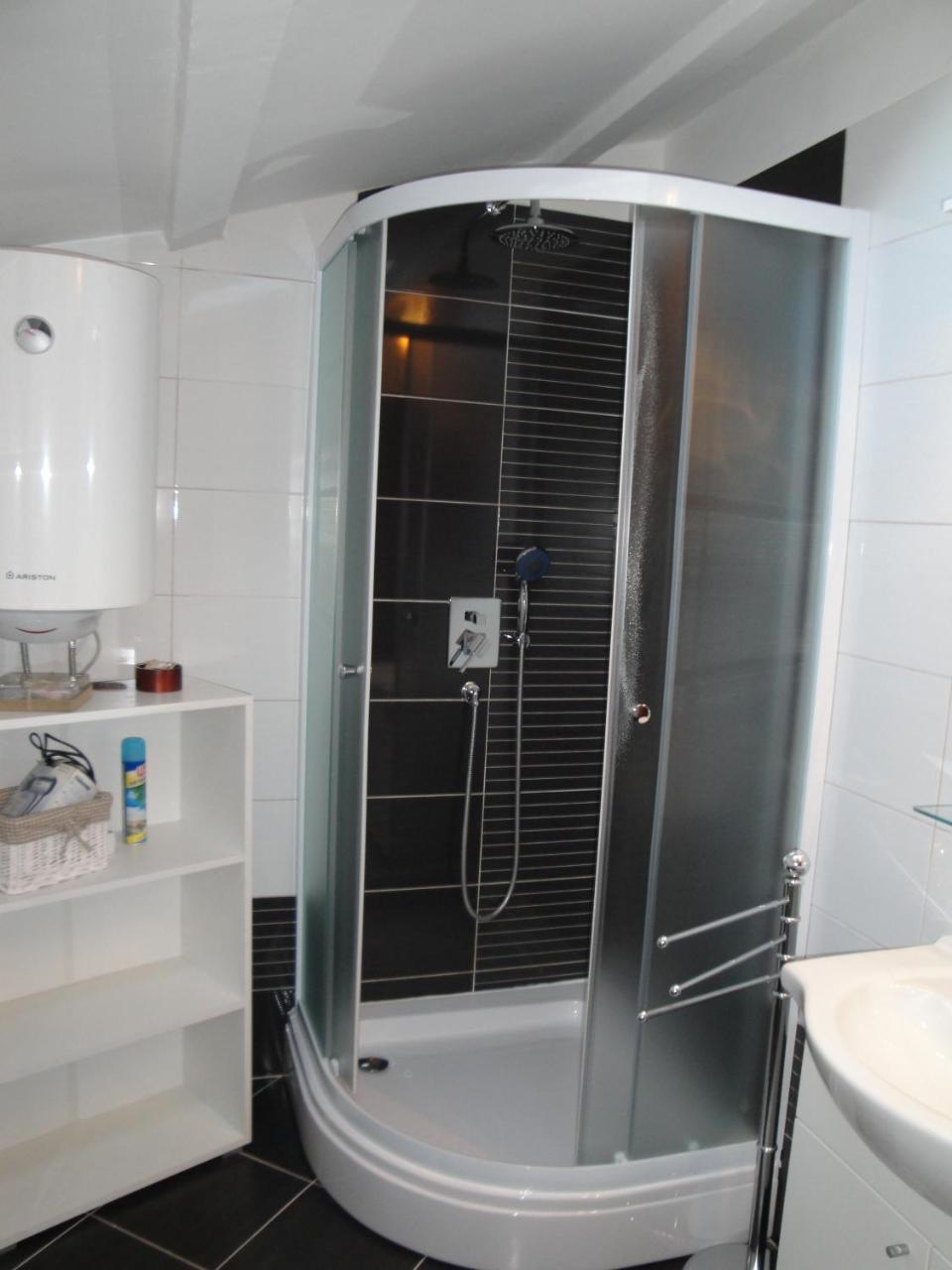 Apartment Exclusive Annex Ровінь Екстер'єр фото